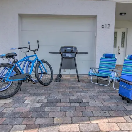 Relax Poolside & Walk Or Bike To The Beach From This Amazing Naples Pool Home! Exterior photo