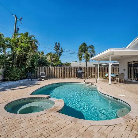 Relax Poolside & Walk Or Bike To The Beach From This Amazing Naples Pool Home! Exterior photo