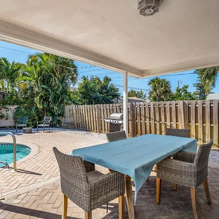 Relax Poolside & Walk Or Bike To The Beach From This Amazing Naples Pool Home! Exterior photo